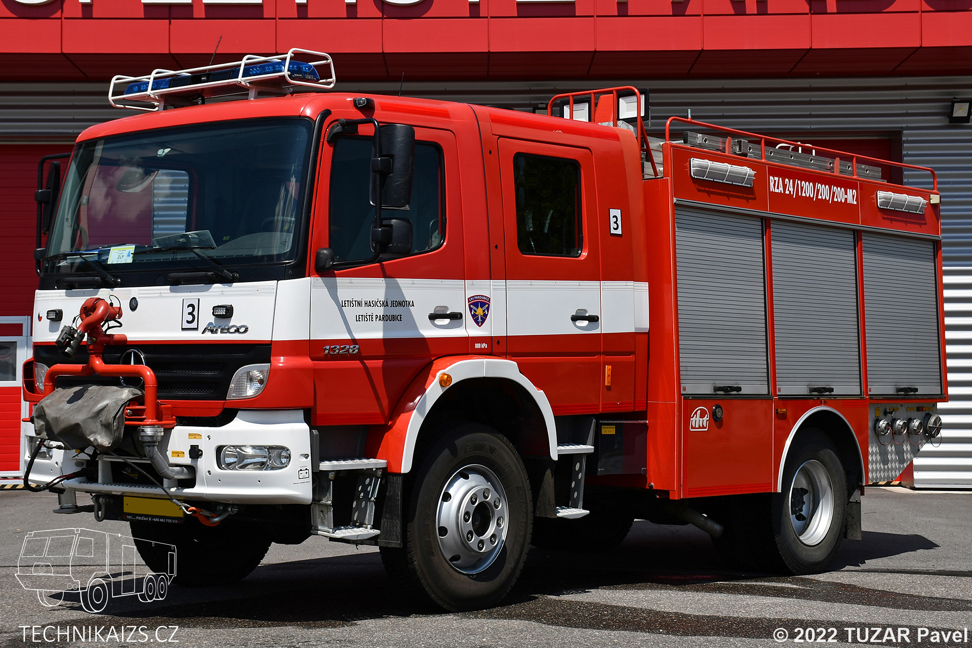Vojenská hasičská jednotka - Letiště Pardubice - RZA - Mercedes Benz Atego