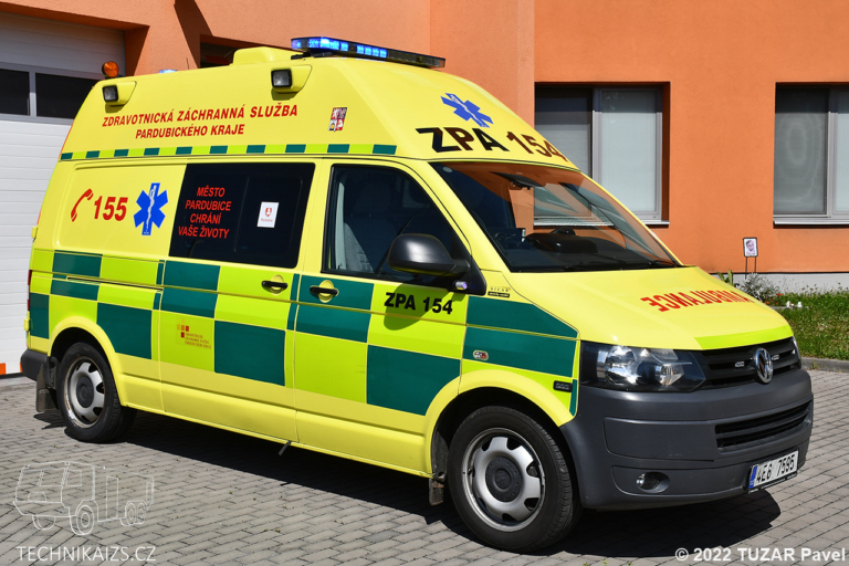 ZZS Pardubického kraje - Volkswagen Transporter T5 - ZPA 154 - Pardubice