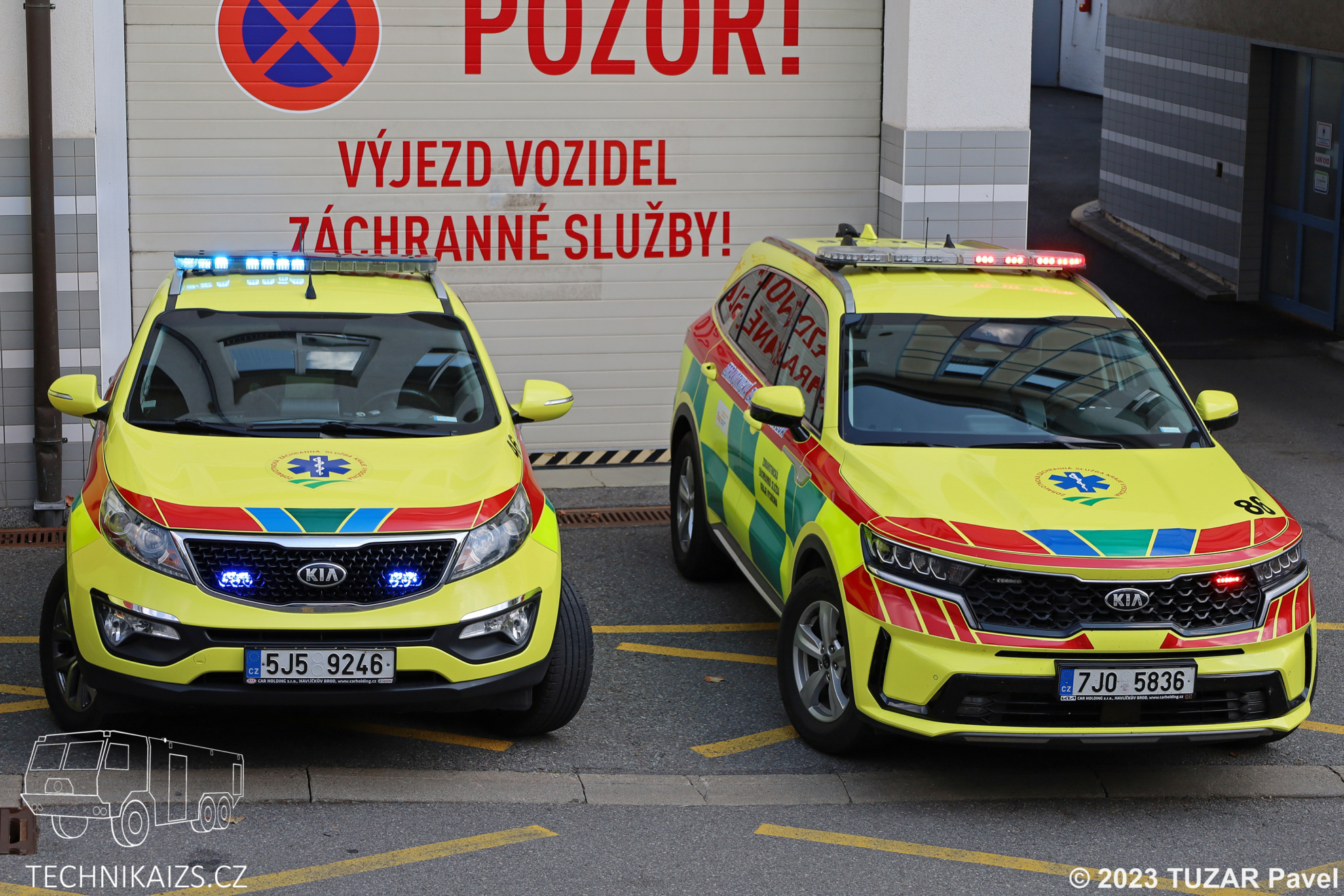 Dvojice lékařských vozů RV systému v Havlíčkově Brodě.